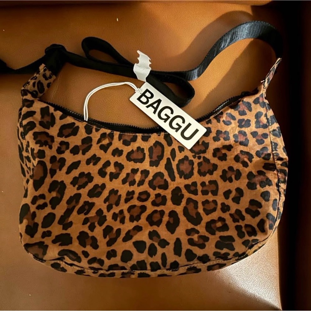 Baggu Leopard Print medium crescent